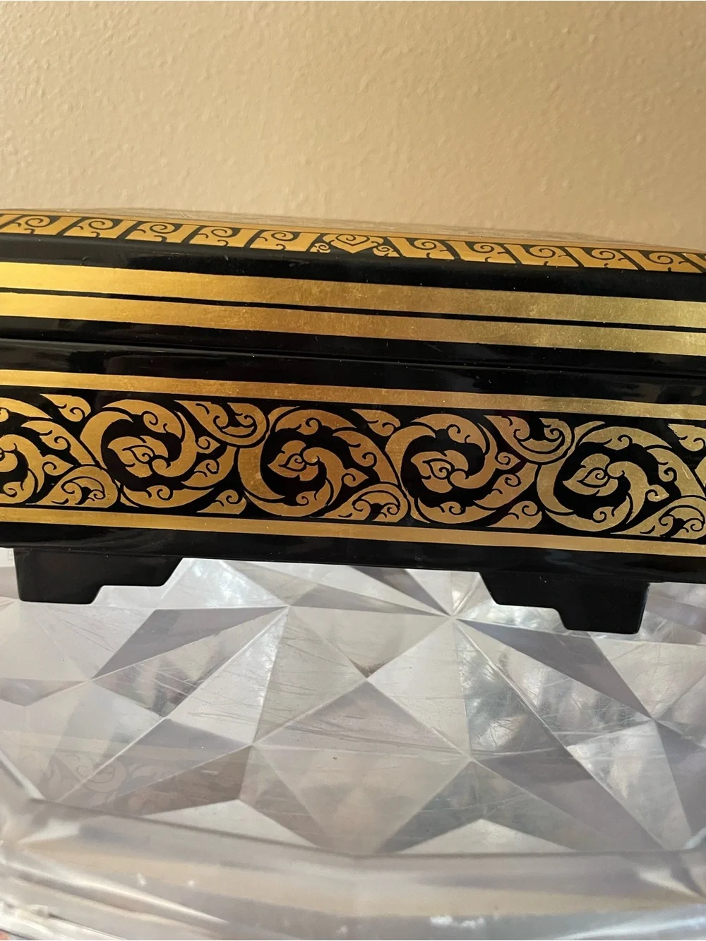 Egyptian Themed Black and Gold Lacquer Wind Up Musical Jewelry Box Red Velvet